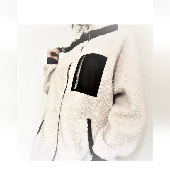 H&M Faux Shearling Jacket- Light beige/black. Size small - Picture 4 of 15